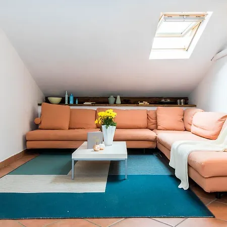 Apartament To